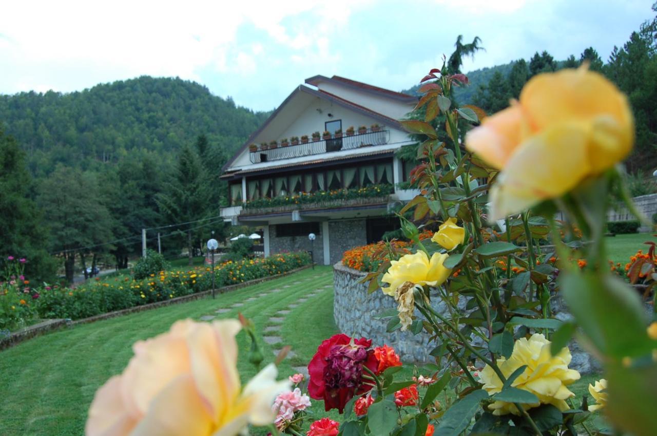 Hotel Lo Sciatore Cotronei ภายนอก รูปภาพ