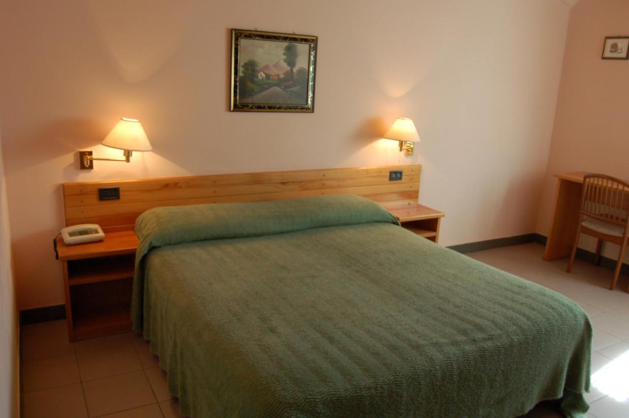 Hotel Lo Sciatore Cotronei ภายนอก รูปภาพ