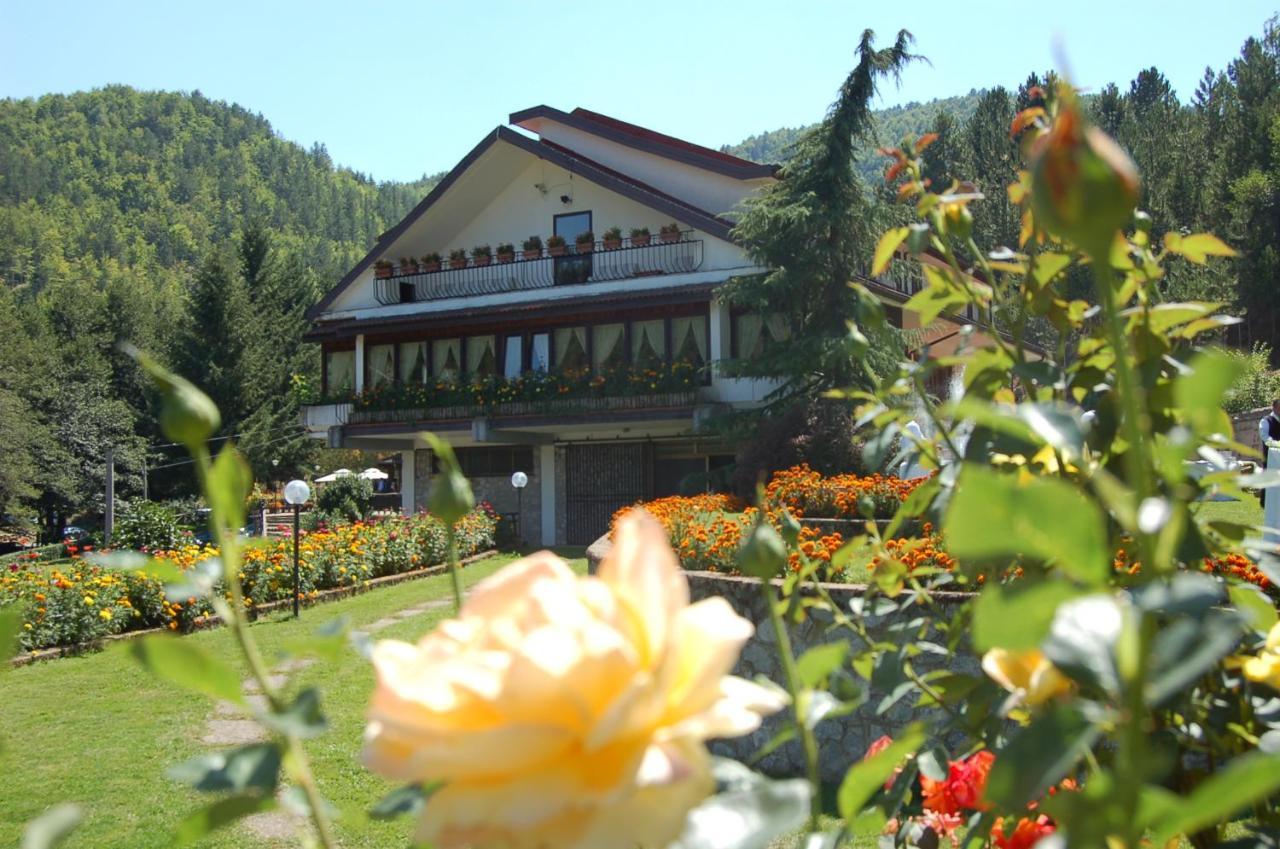 Hotel Lo Sciatore Cotronei ภายนอก รูปภาพ