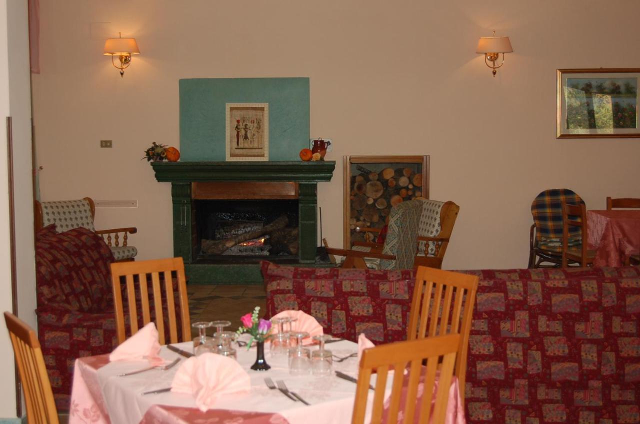Hotel Lo Sciatore Cotronei ภายนอก รูปภาพ