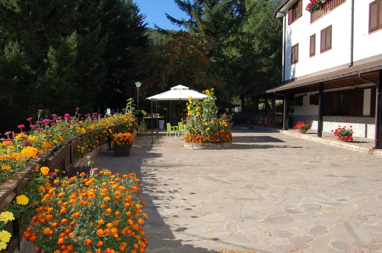 Hotel Lo Sciatore Cotronei ภายนอก รูปภาพ